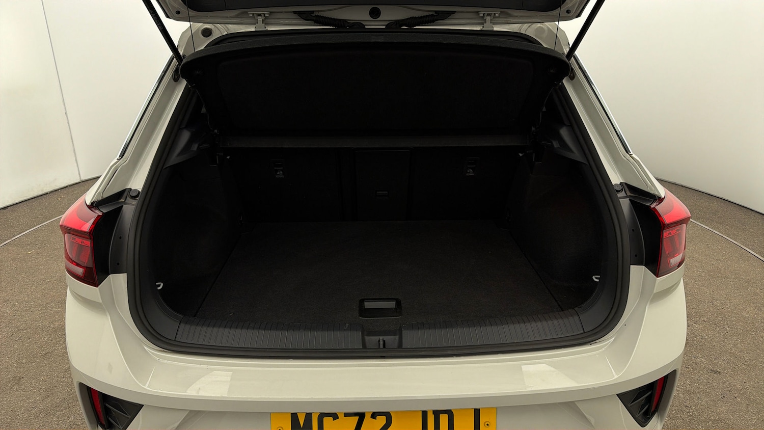 Used Volkswagen T-Roc 2023 for sale - 77961648: Photo 16