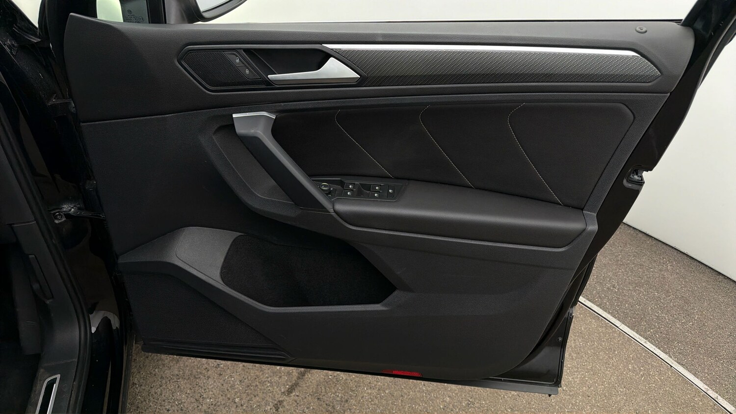 Used Volkswagen Tiguan for sale - 77872366: Photo 14