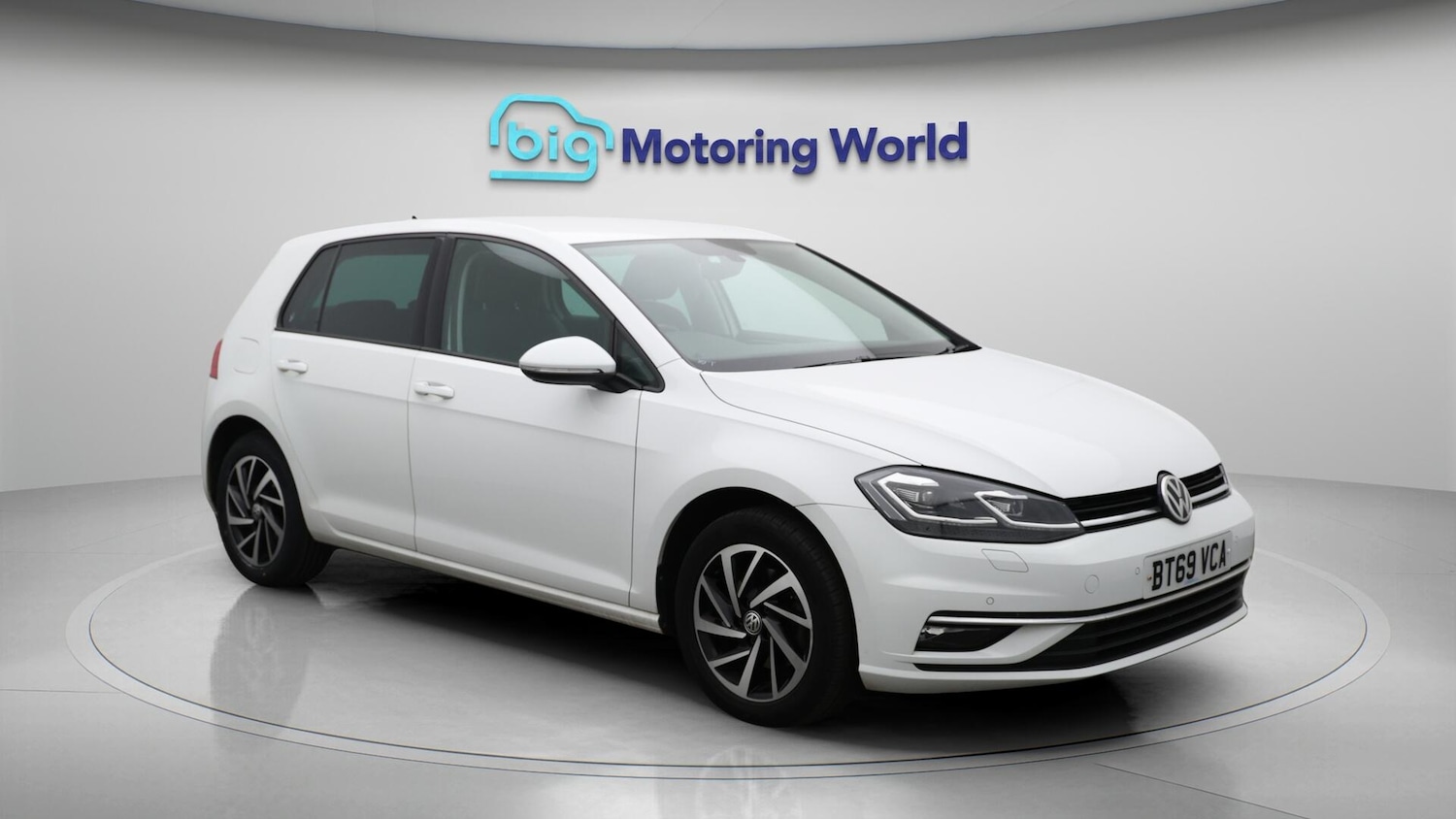 Used Volkswagen Golf 2019 for sale - 76441043: Photo 2