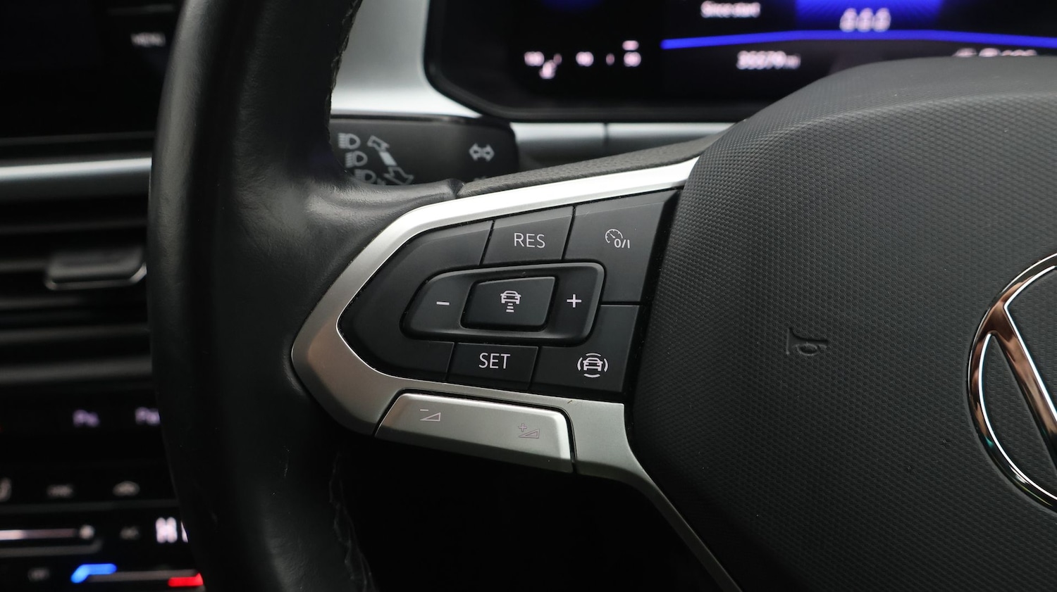 Used Volkswagen T-Roc 2023 for sale - 77319286: Photo 22