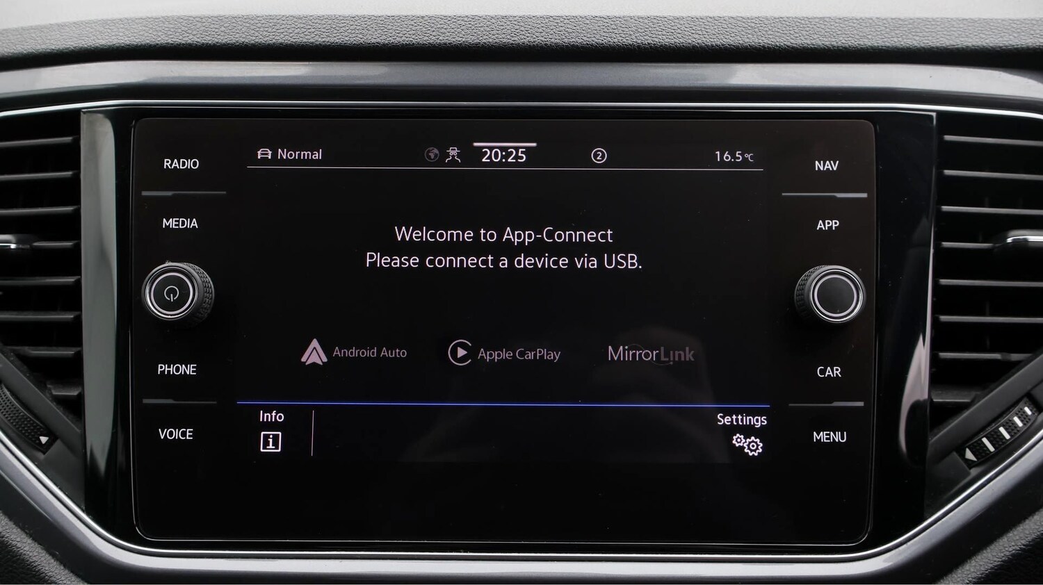 Used Volkswagen T-Roc 2021 for sale - 77678985: Photo 22