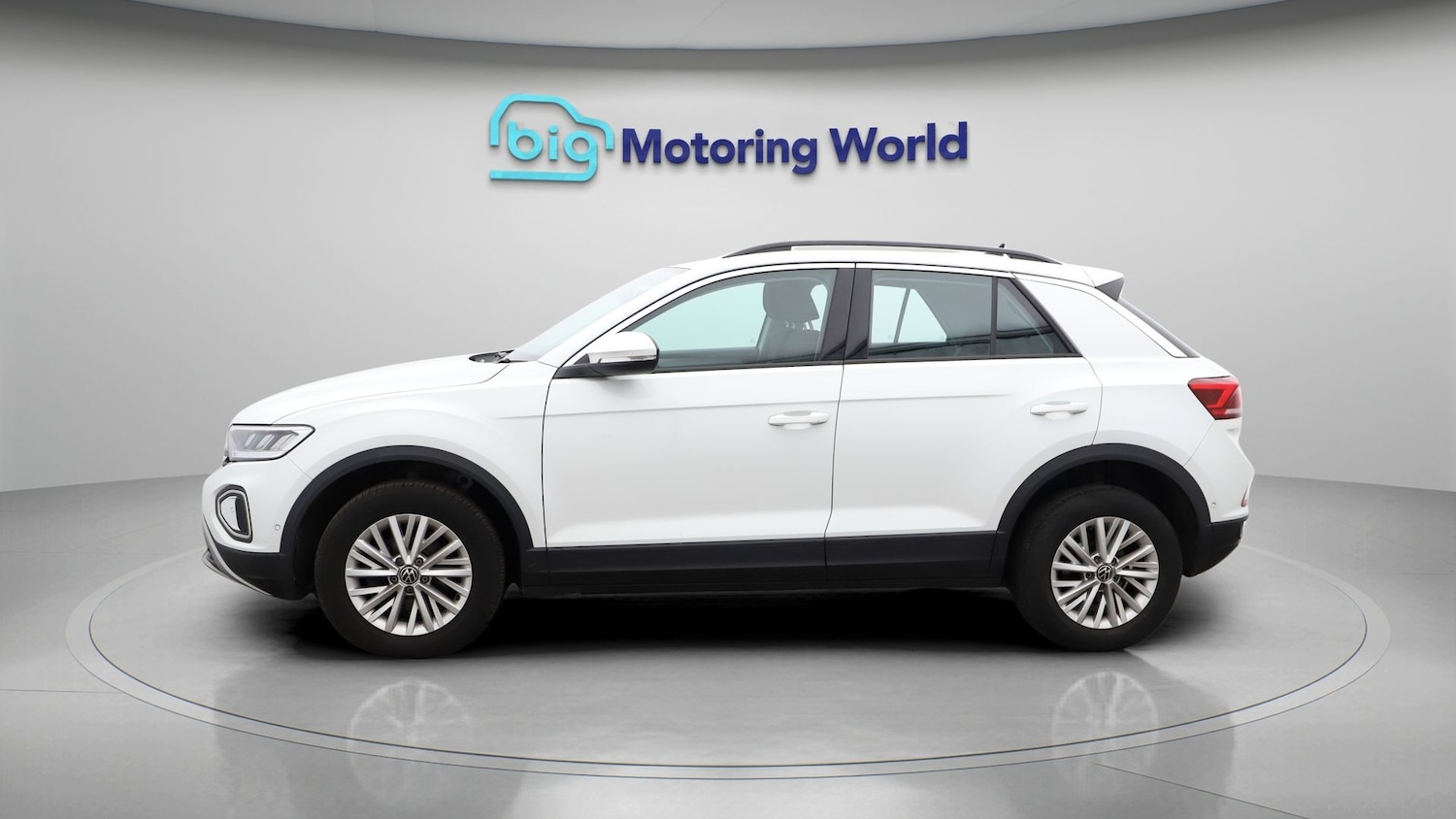 Used Volkswagen T-Roc 2023 for sale - 77618757: Photo 4