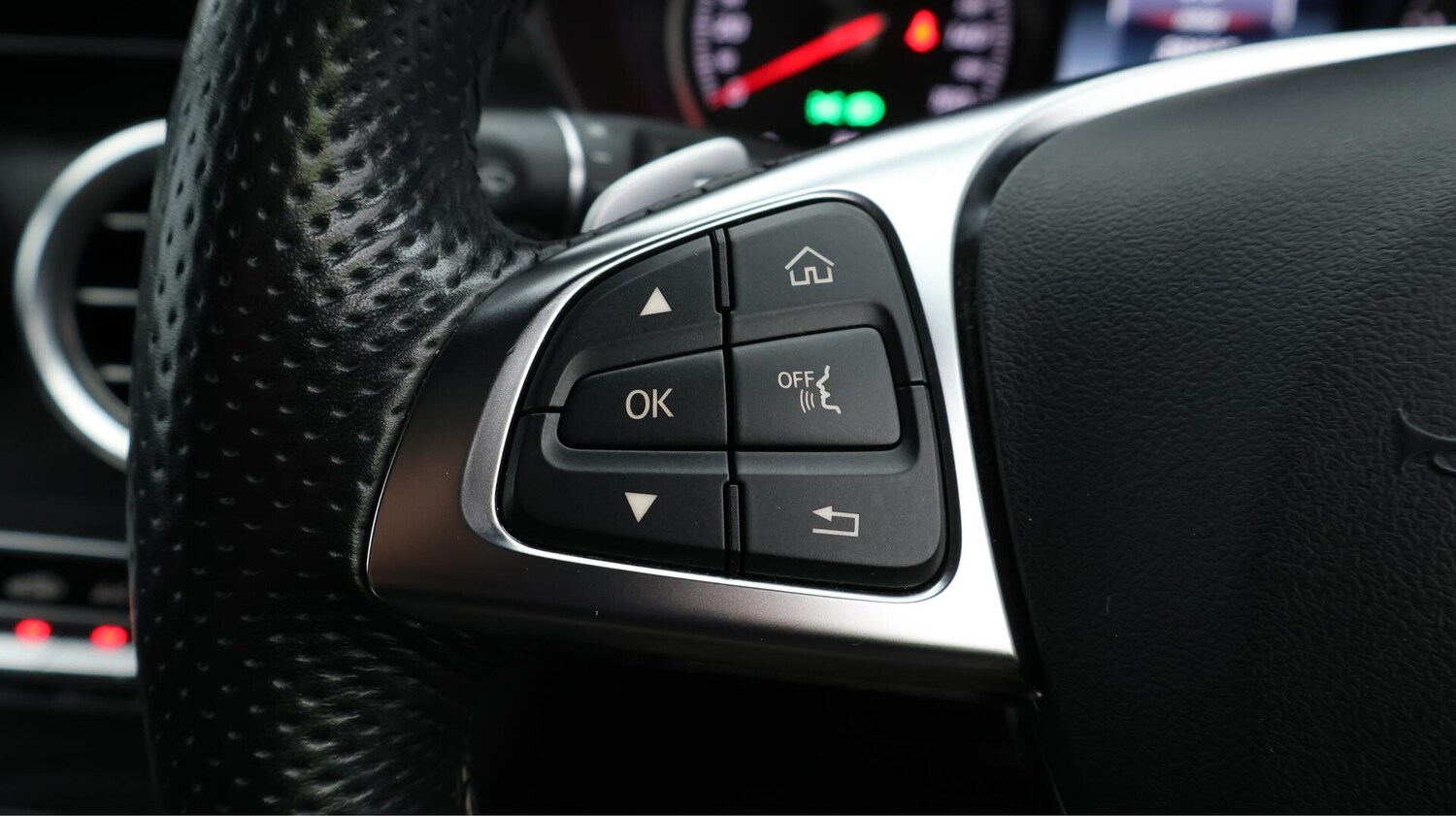 Used Mercedes-Benz GLC 2018 for sale - 76371730: Photo 25