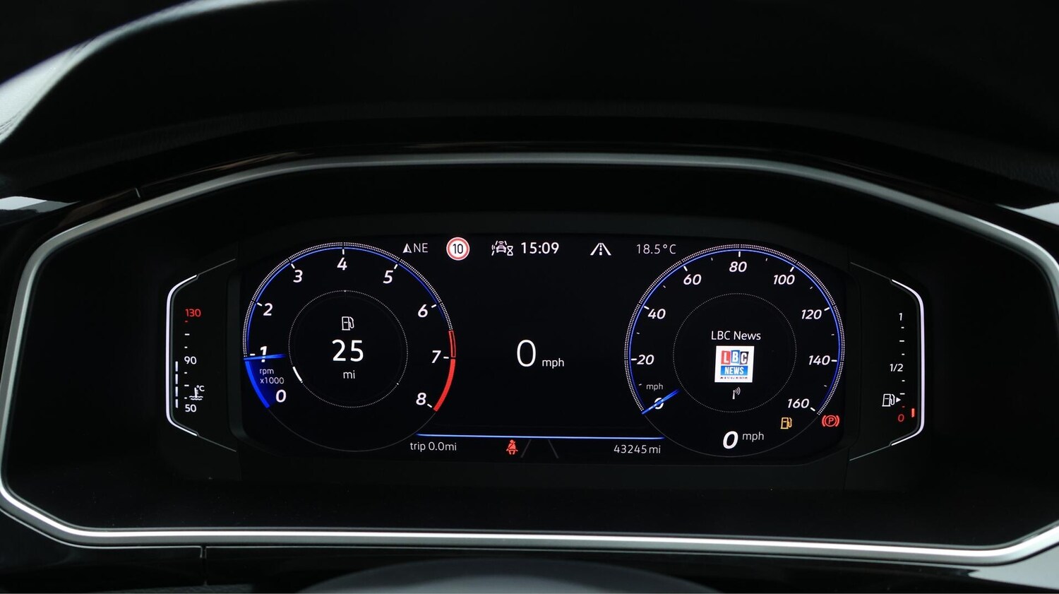 Used Volkswagen T-Roc 2023 for sale - 76166877: Photo 11