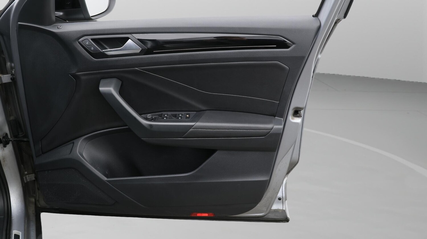 Used Volkswagen T-Roc 2023 for sale - 76166877: Photo 16