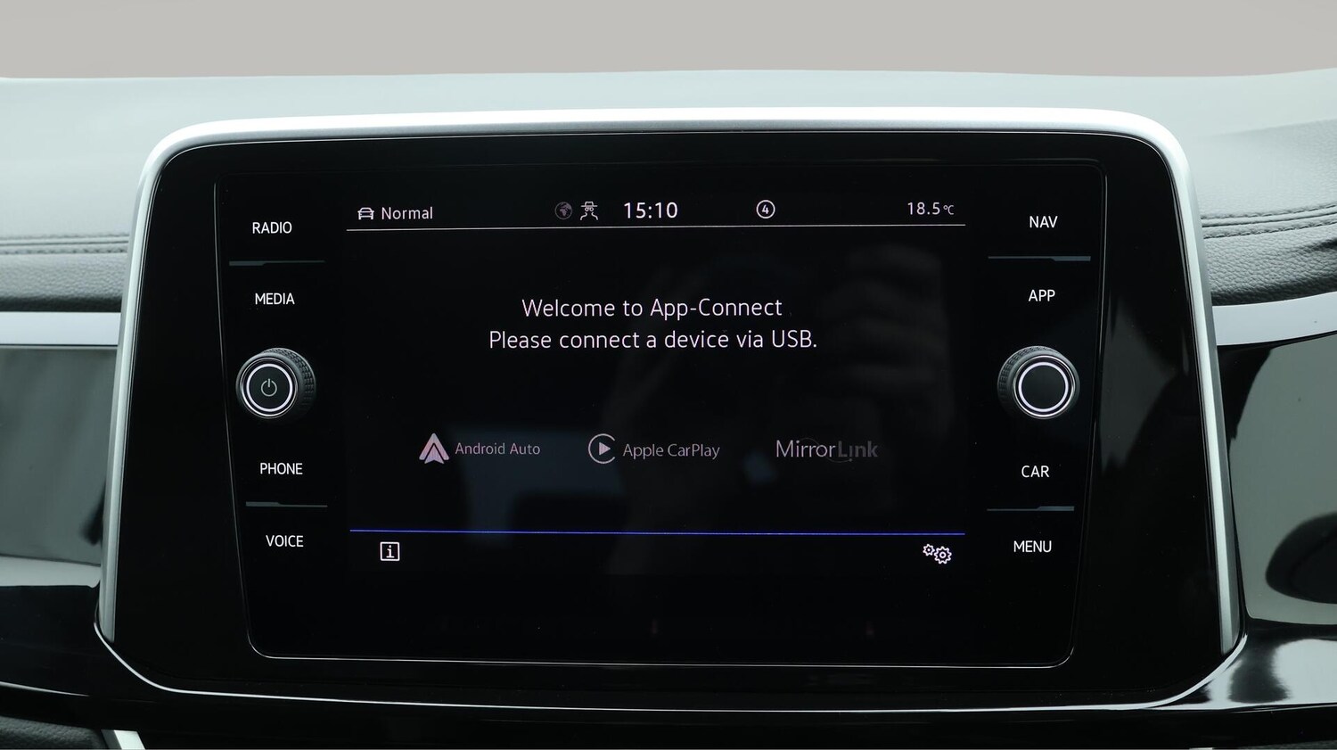 Used Volkswagen T-Roc 2023 for sale - 76166877: Photo 27