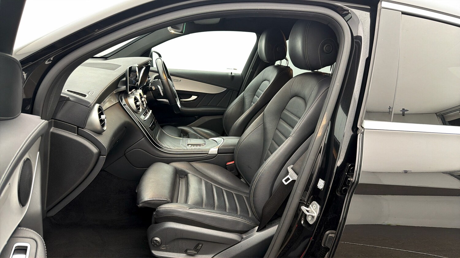 Used Mercedes-Benz GLC 2021 for sale - 77945872: Photo 13