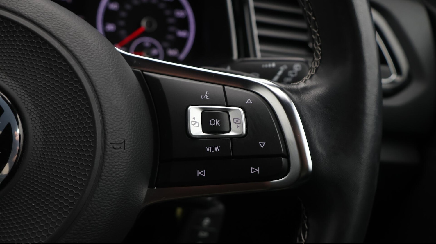 Used Volkswagen T-Roc 2020 for sale - 76585228: Photo 24