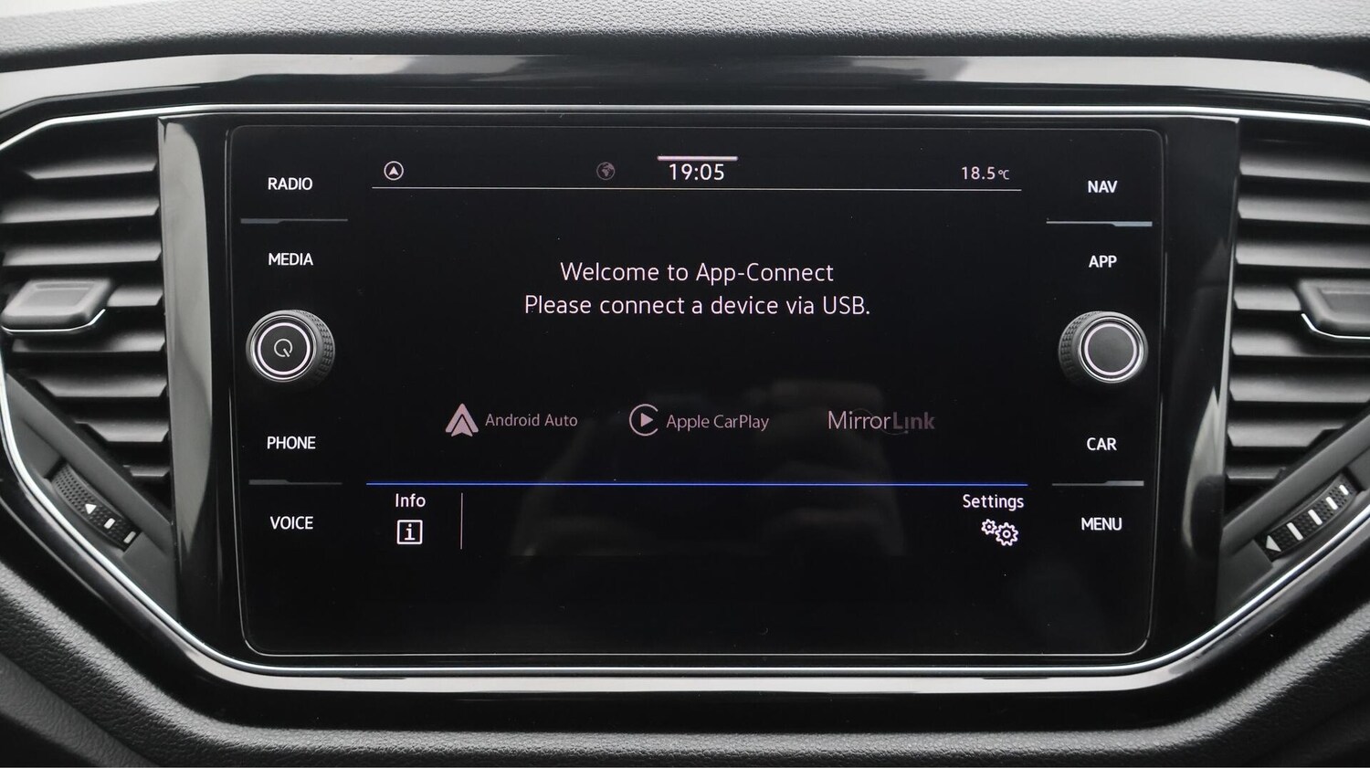 Used Volkswagen T-Roc 2020 for sale - 76585228: Photo 26