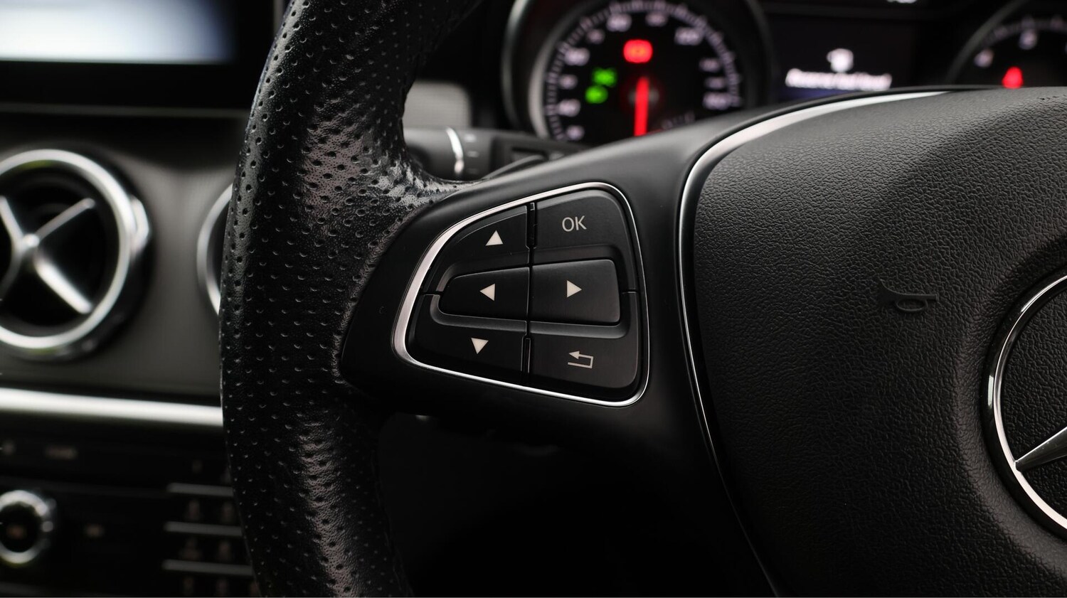 Used Mercedes-Benz GLA 2019 for sale - 76550918: Photo 24