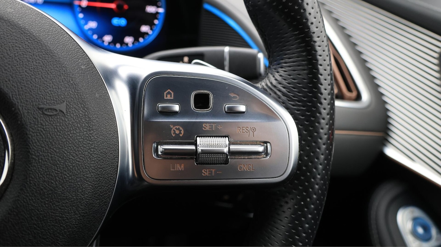 Used Mercedes-Benz EQC 2020 for sale - 76433063: Photo 27