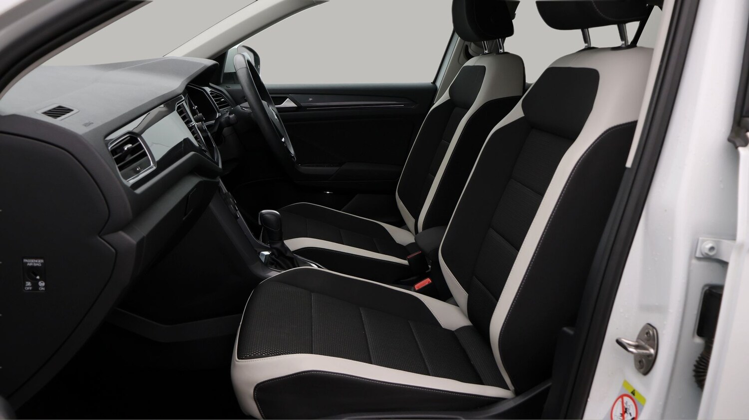 Used Volkswagen T-Roc 2021 for sale - 77900921: Photo 14