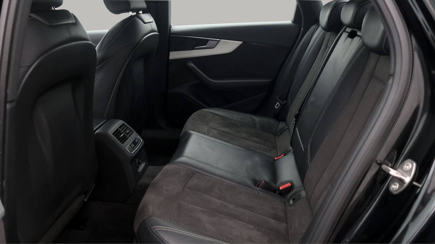 Used Audi A4 2018 for sale - 77325932: Photo 16