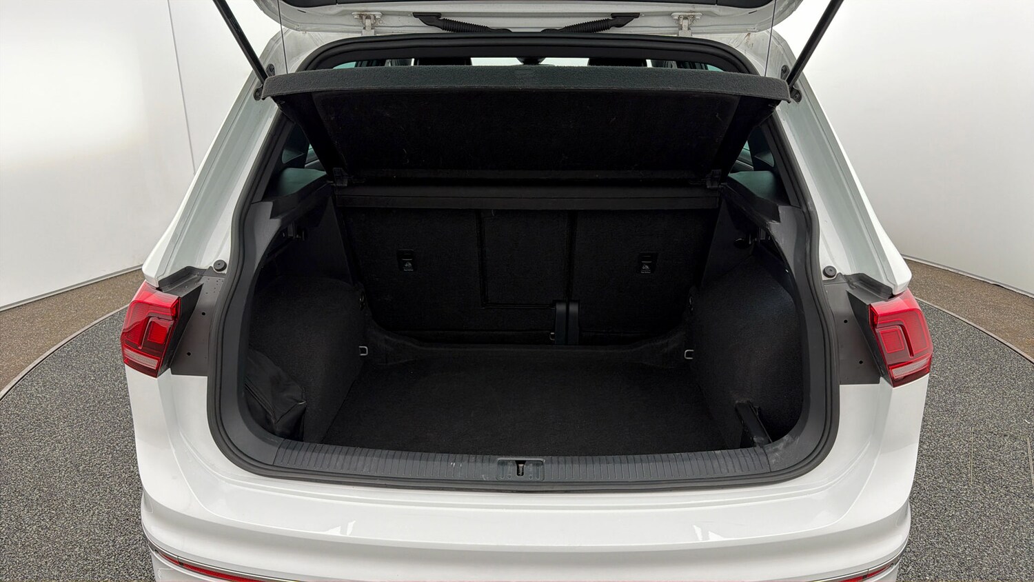 Used Volkswagen Tiguan 2023 for sale - 78180234: Photo 16