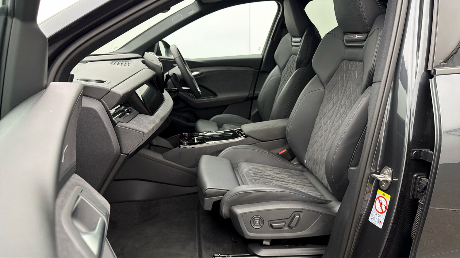 Used Audi Q6 e-tron 2025 for sale - 77759195: Photo 13