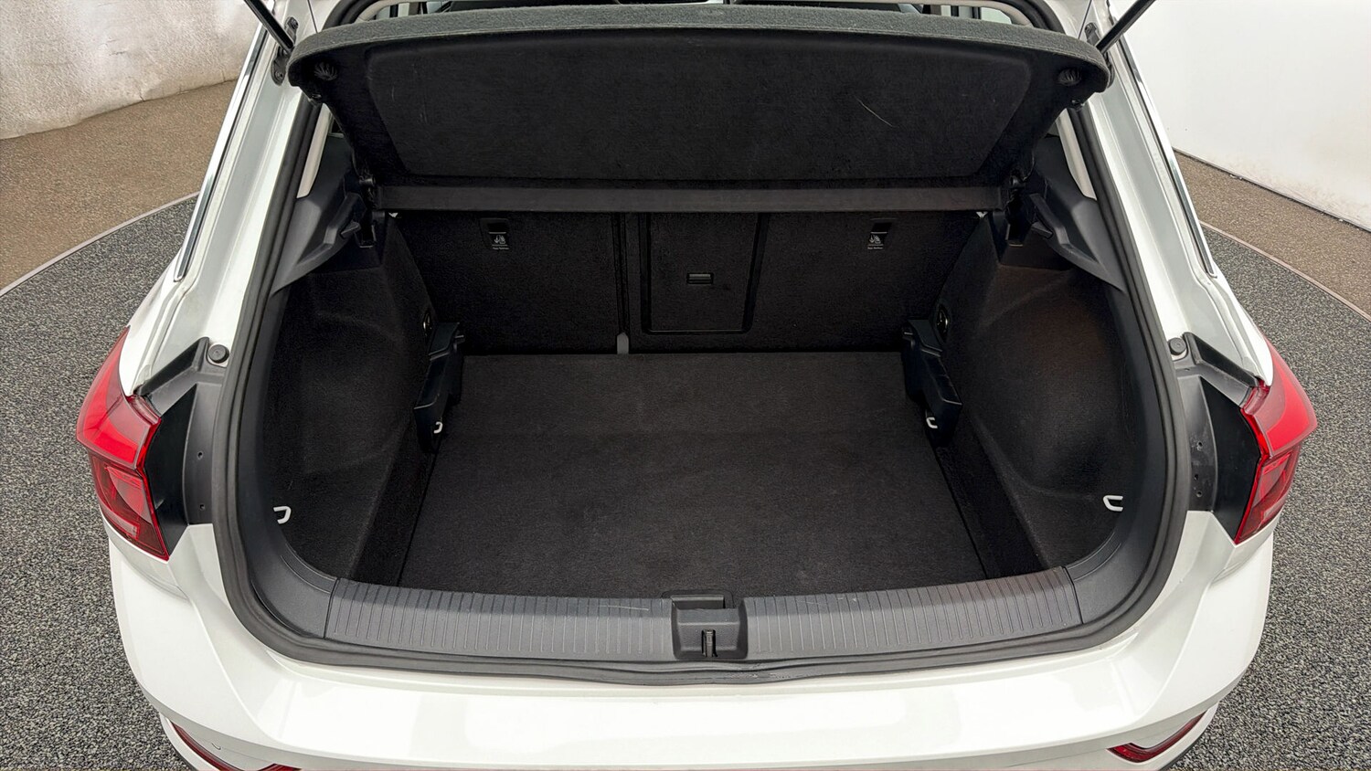 Used Volkswagen T-Roc 2023 for sale - 78159776: Photo 16