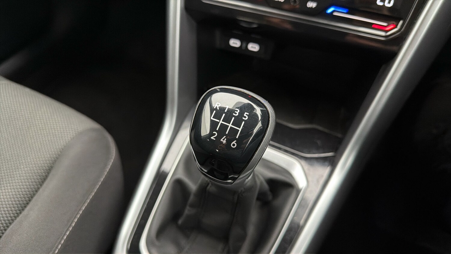 Used Volkswagen T-Roc 2023 for sale - 78159776: Photo 25