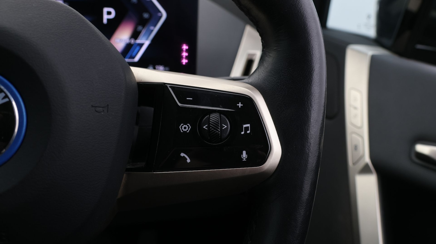 Used BMW iX 2023 for sale - 77931459: Photo 28