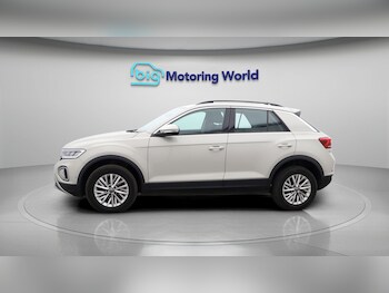 Used Volkswagen T-Roc 2023 for sale - 77759573: Photo