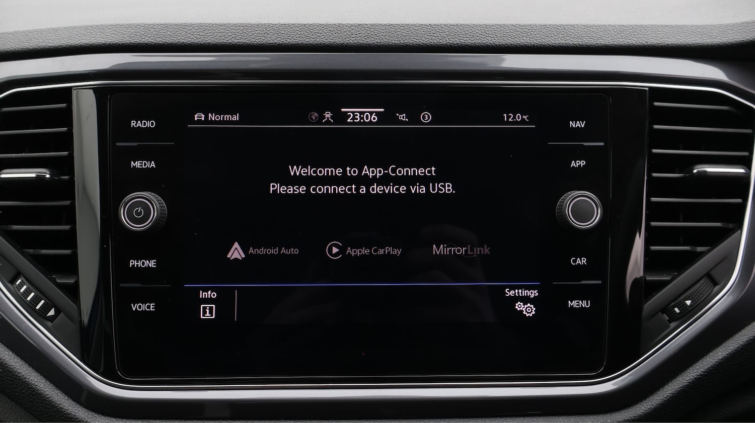 Used Volkswagen T-Roc 2021 for sale - 78183125: Photo 23