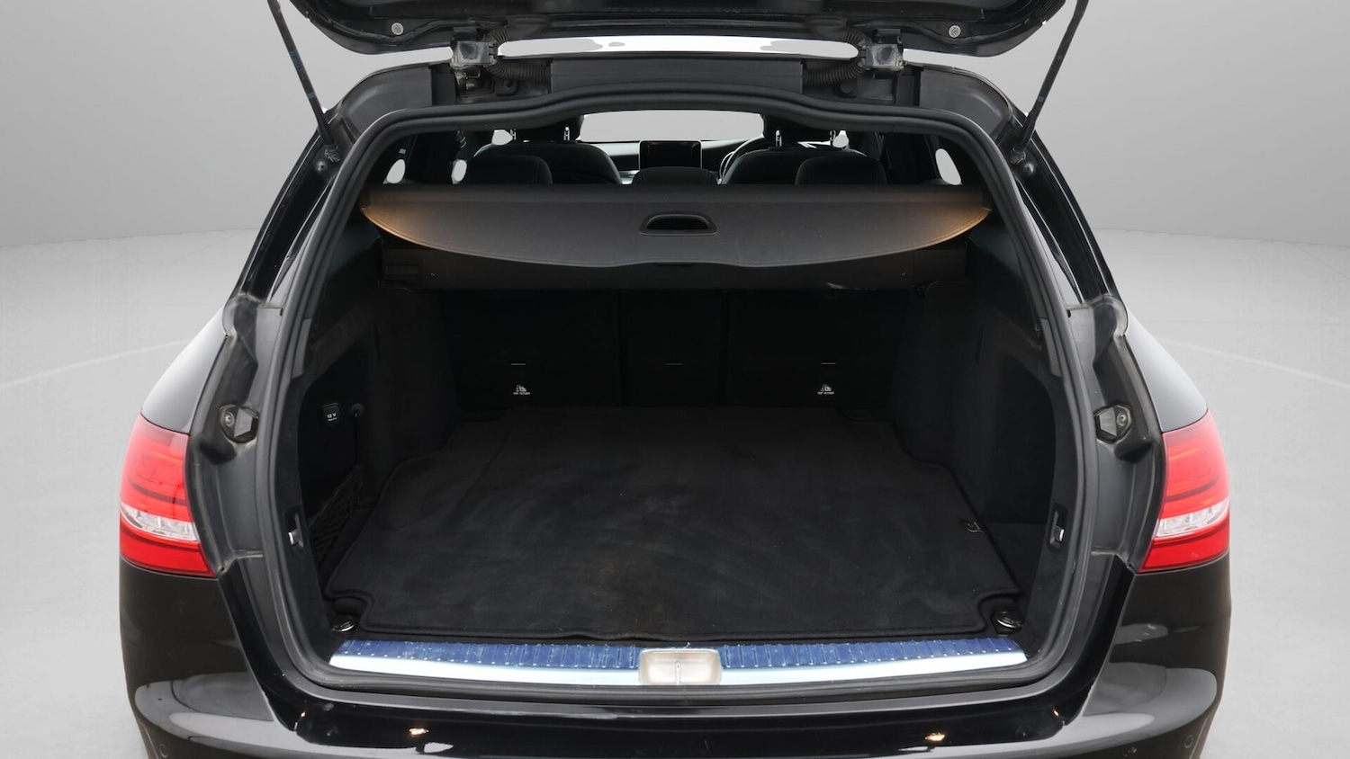 Used Mercedes-Benz C Class 2018 for sale - 76612918: Photo 18