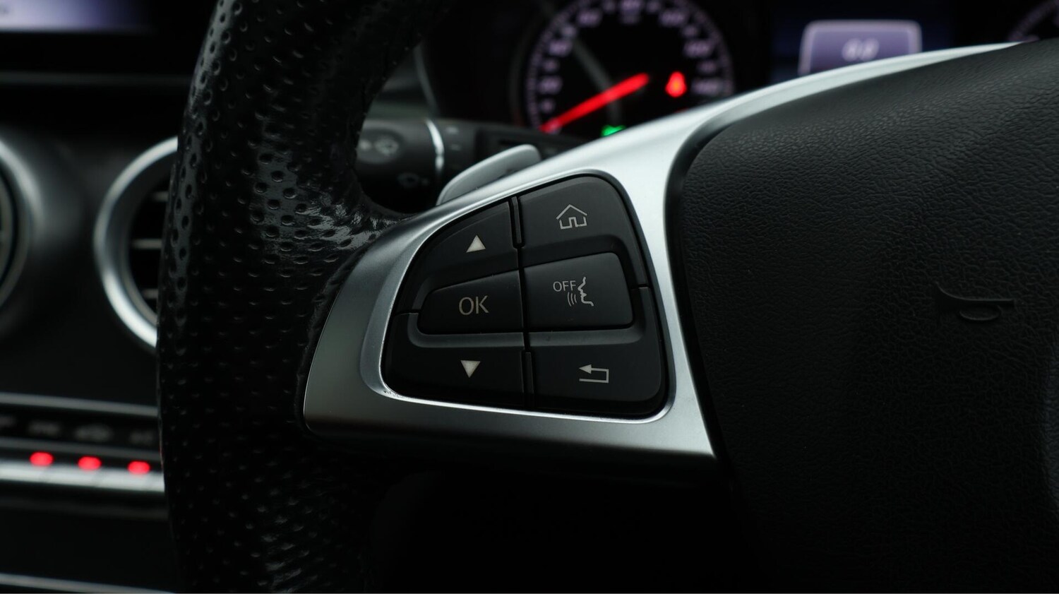 Used Mercedes-Benz C Class 2018 for sale - 76612918: Photo 26