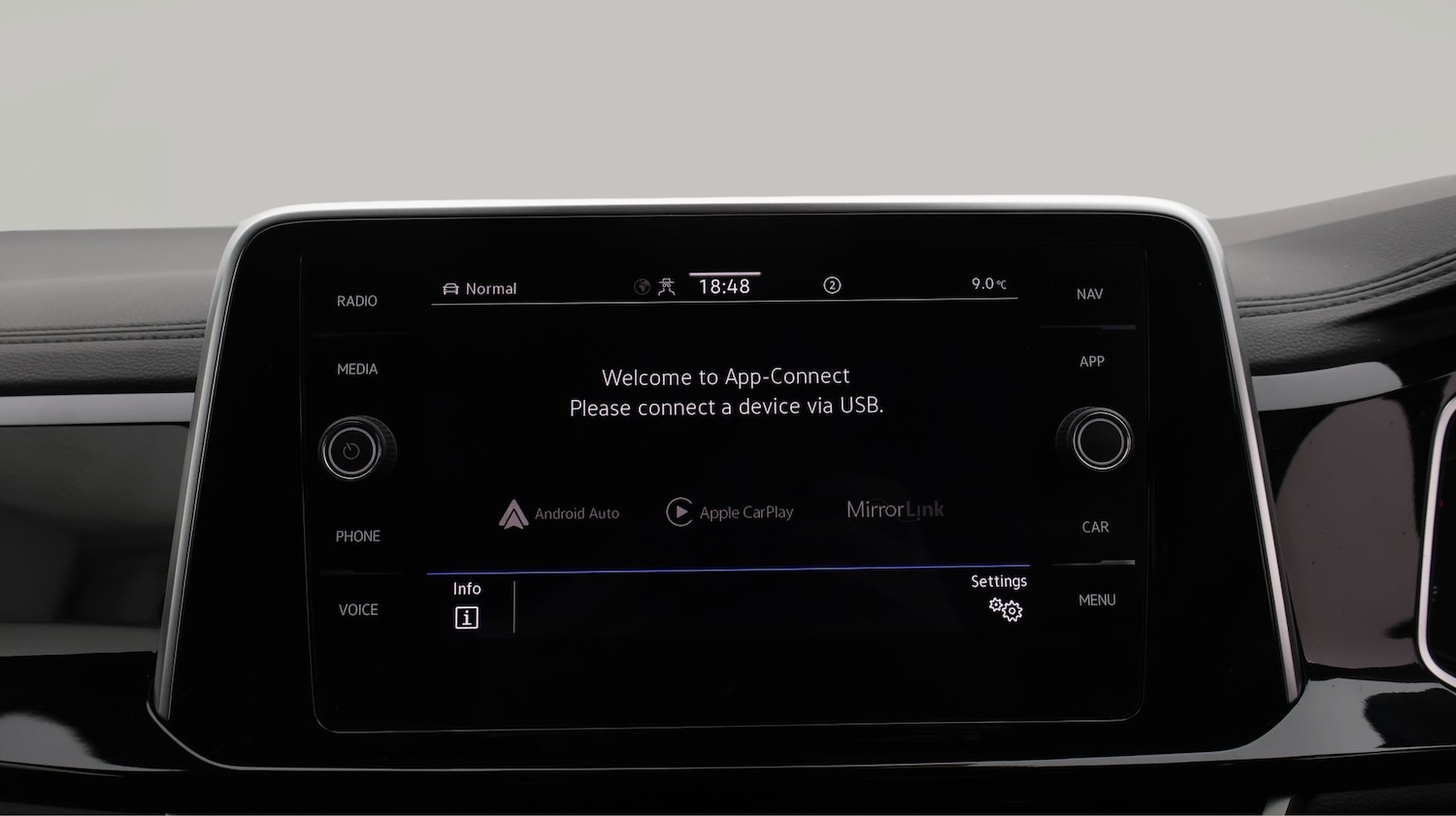 Used Volkswagen T-Roc 2023 for sale - 77746139: Photo 24