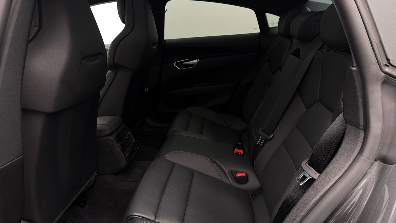 Used Audi e-tron GT 2022 for sale - 77932852: Photo 15