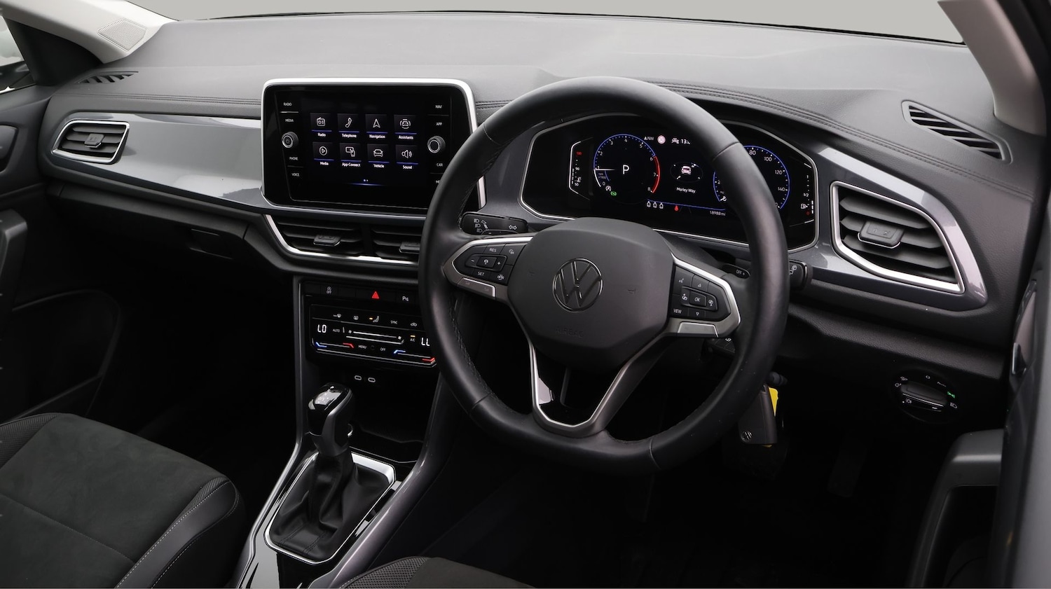 Used Volkswagen T-Roc 2023 for sale - 77687474: Photo 9