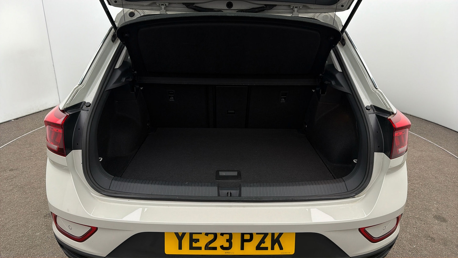 Used Volkswagen T-Roc for sale - 78092789: Photo 16