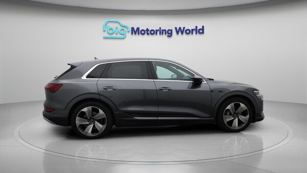 Used Audi e-tron 2022 for sale - 75449779: Photo 9