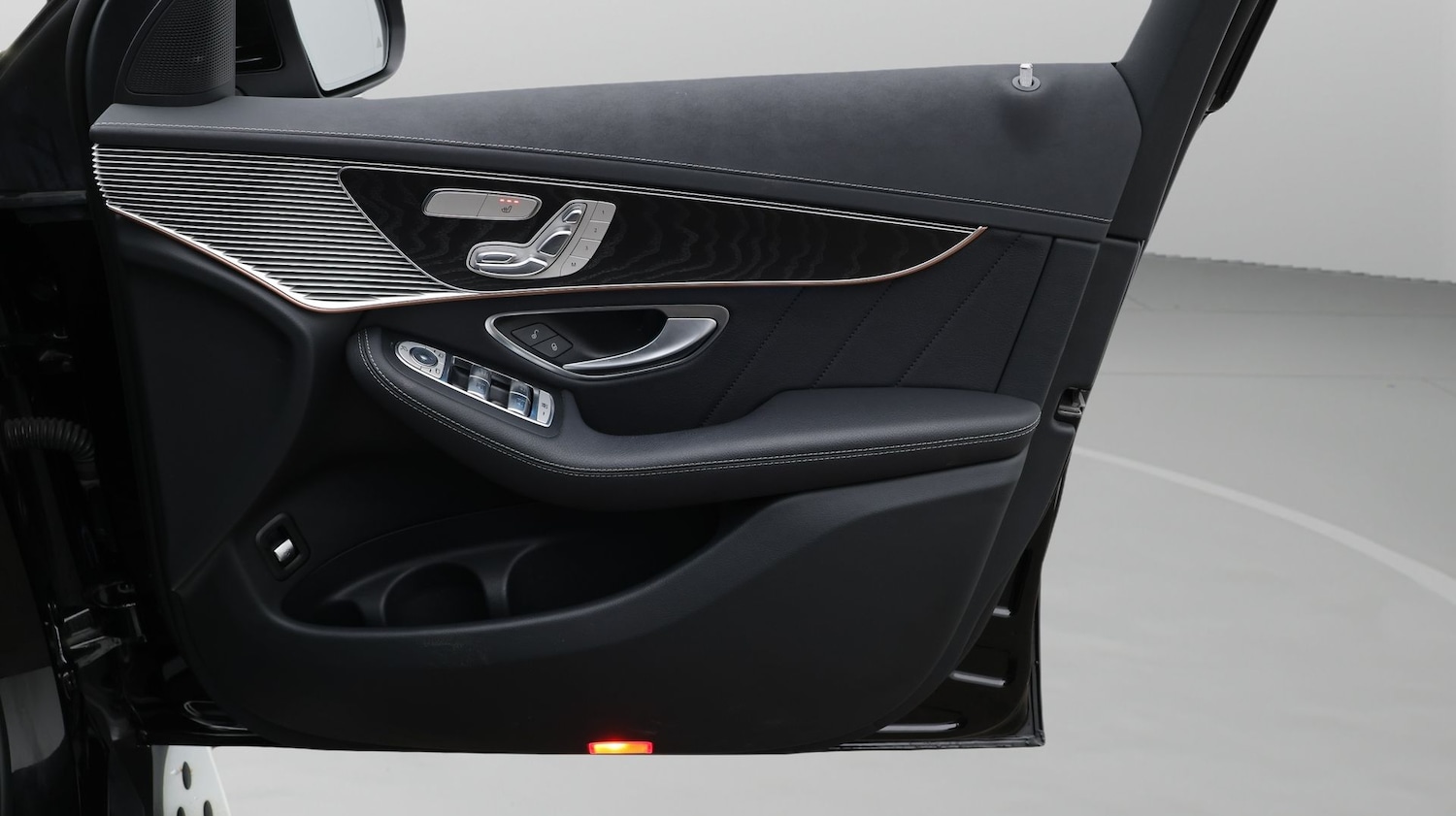 Used Mercedes-Benz EQC 2023 for sale - 77300620: Photo 15