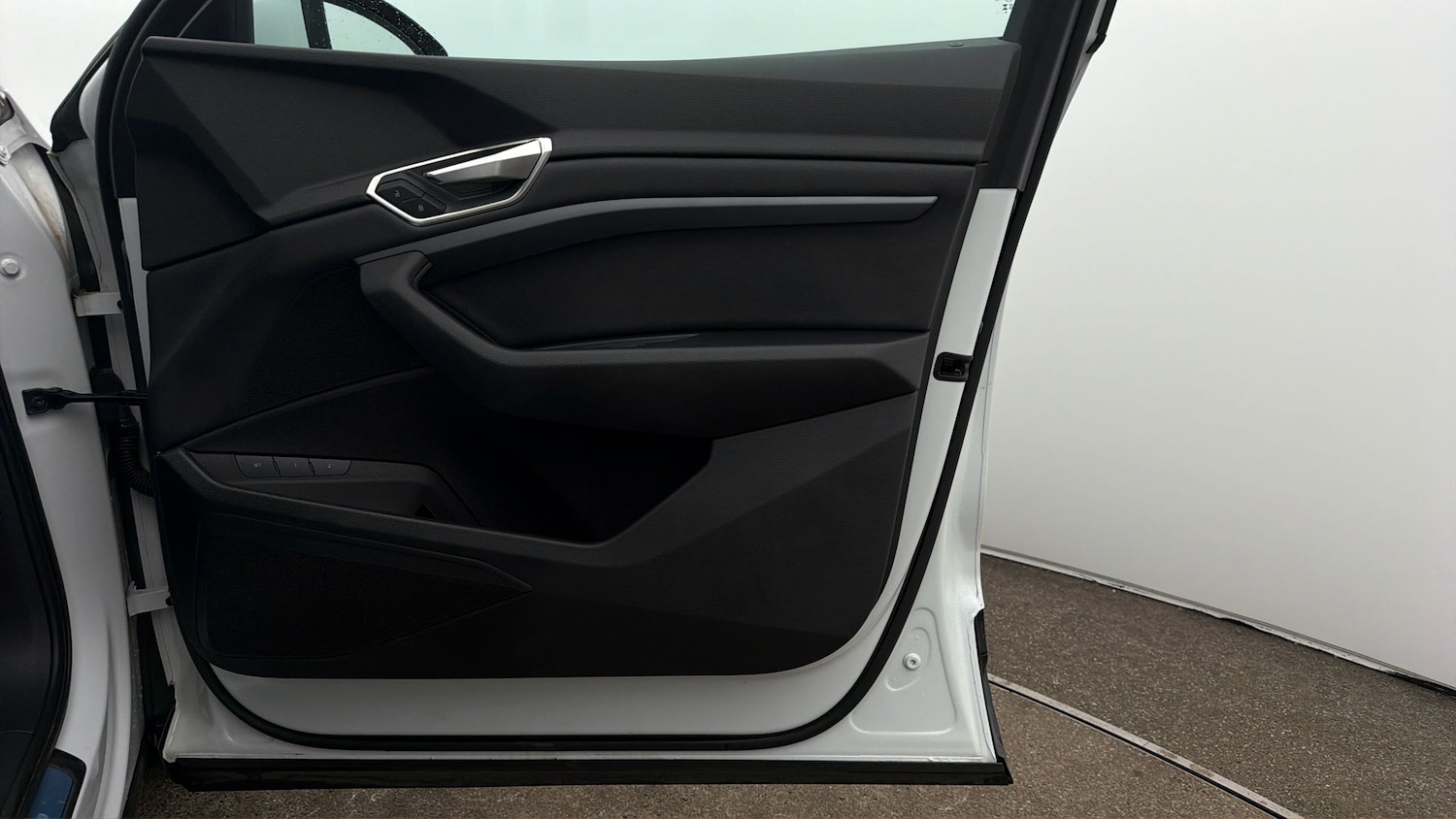 Used Audi Q8 e-tron 2023 for sale - 78081212: Photo 14