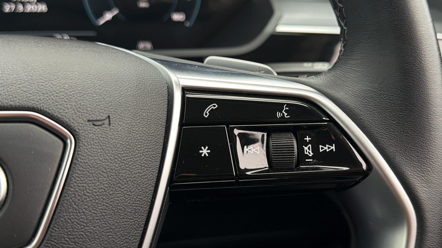 Used Audi Q8 e-tron 2023 for sale - 78081212: Photo 24