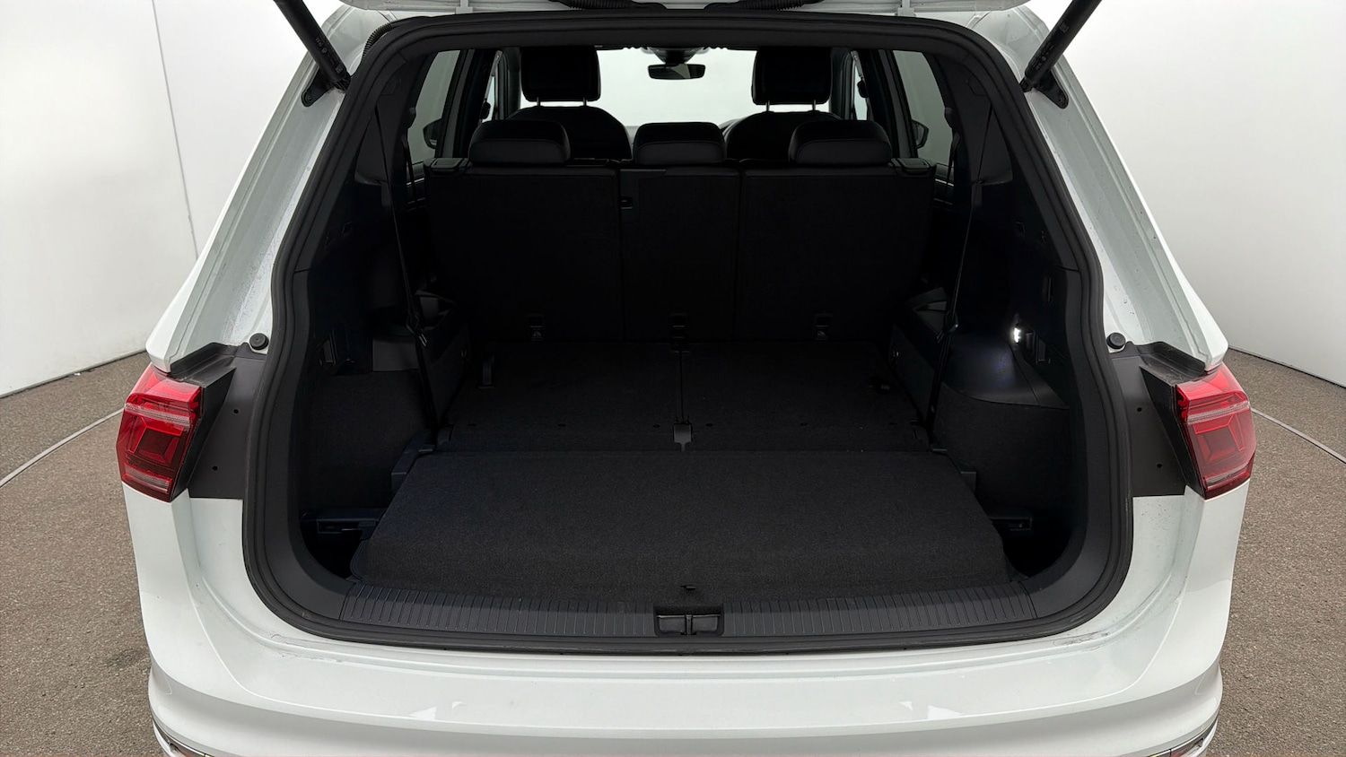 Used Volkswagen Tiguan Allspace 2023 for sale - 78125053: Photo 16