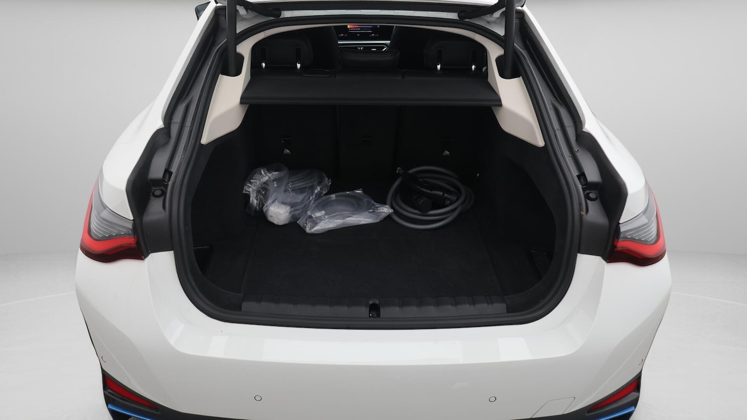 Used BMW i4 2022 for sale - 76424537: Photo 18