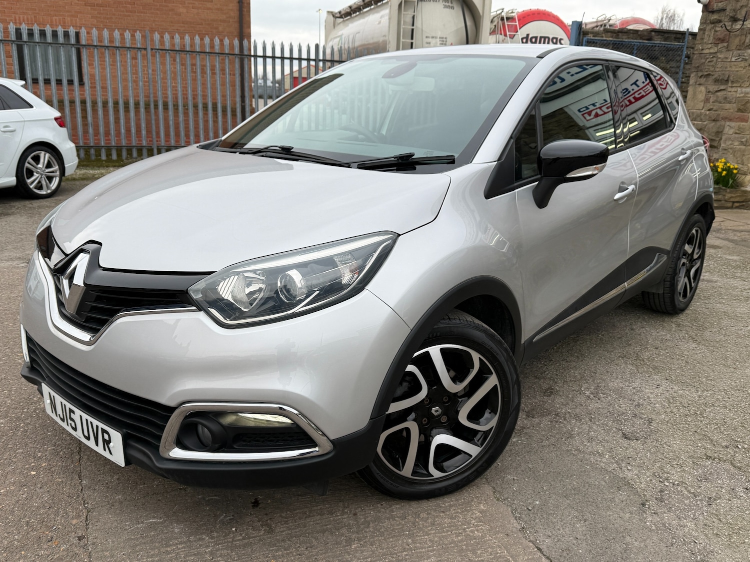 Used Renault Captur 2015 for sale - 77789415: Photo 2
