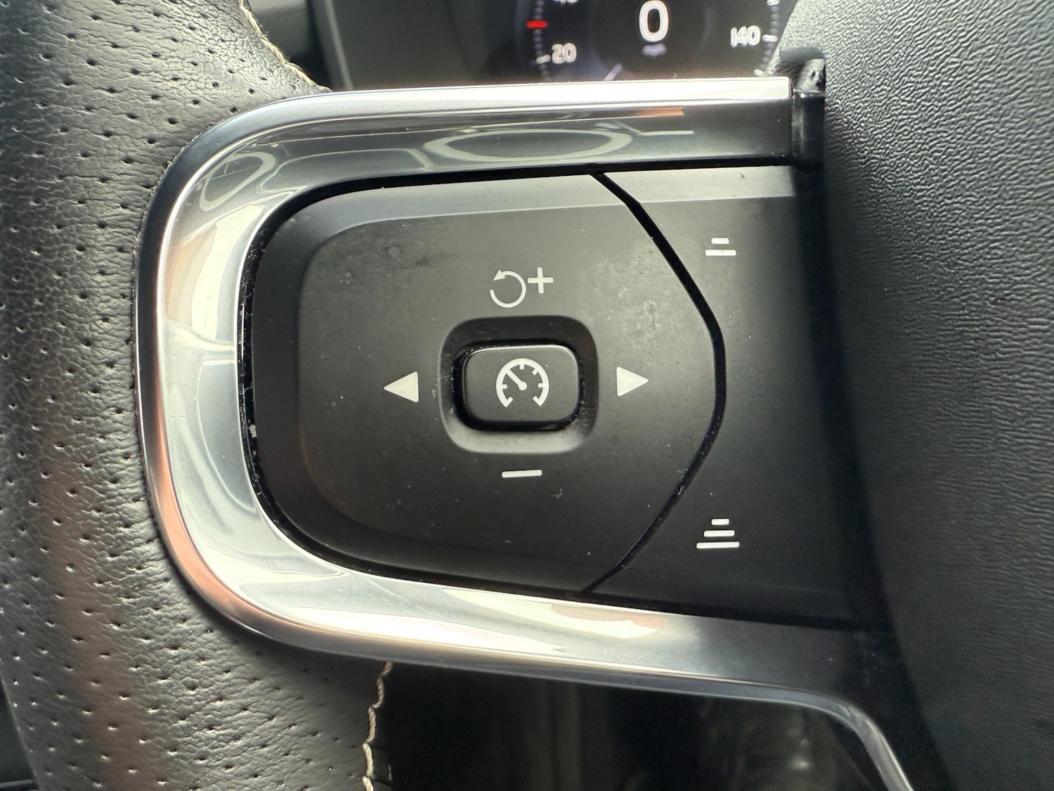 Used Volvo XC40 2021 for sale - 76340791: Photo 16