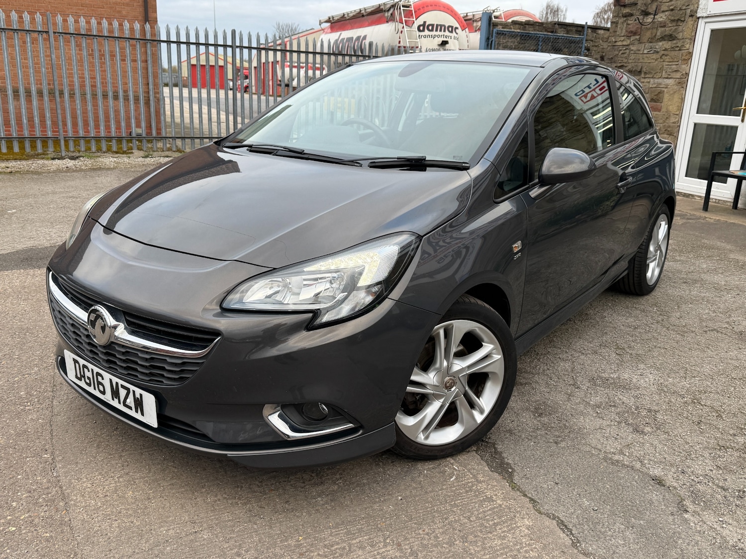 Used Vauxhall Corsa 2016 for sale - 78092964: Photo 2
