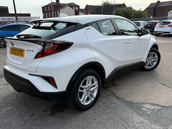 Used Toyota C-HR 2021 for sale - 75511116: Photo