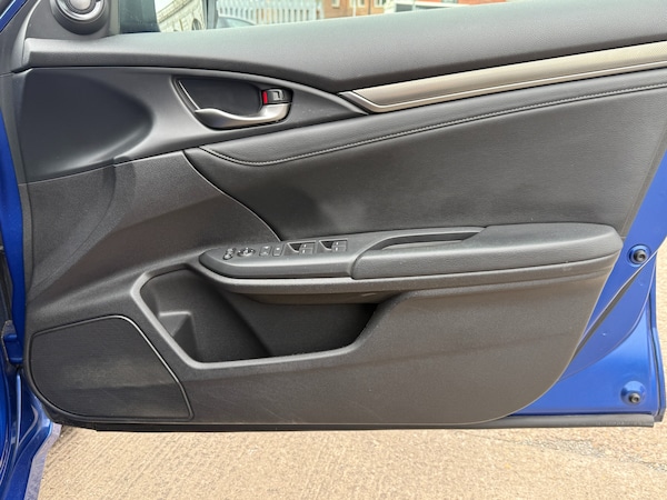 Used Honda Civic 2018 for sale - 75556206: Photo 46