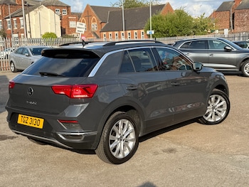 Used Volkswagen T-Roc 2021 for sale - 75672853: Photo