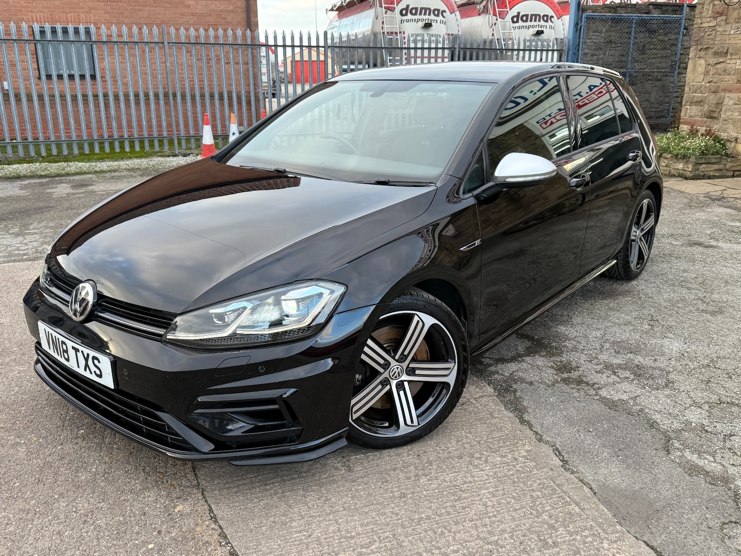 Used Volkswagen Golf 2018 for sale - 77045412: Photo 2