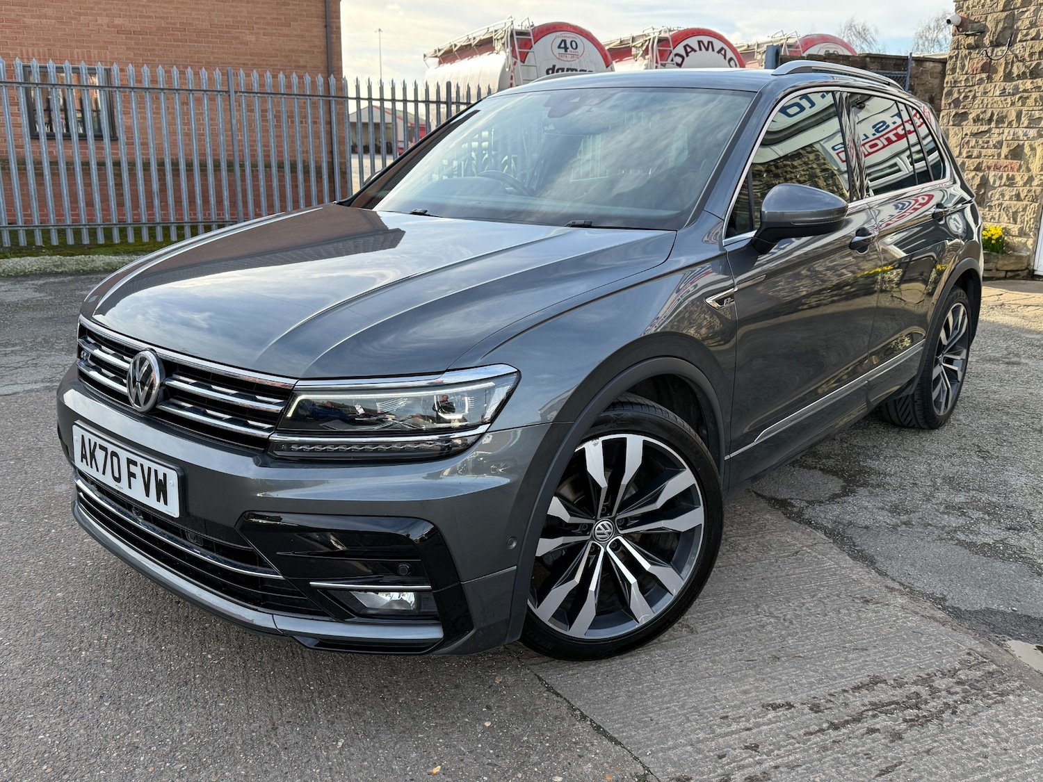 Used Volkswagen Tiguan 2020 for sale - 77653196: Photo 2