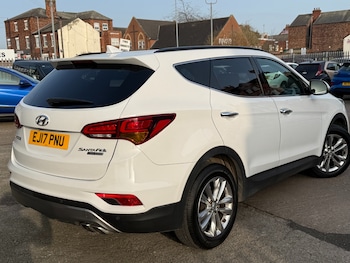 Used Hyundai Santa Fe 2017 for sale - 77776568: Photo