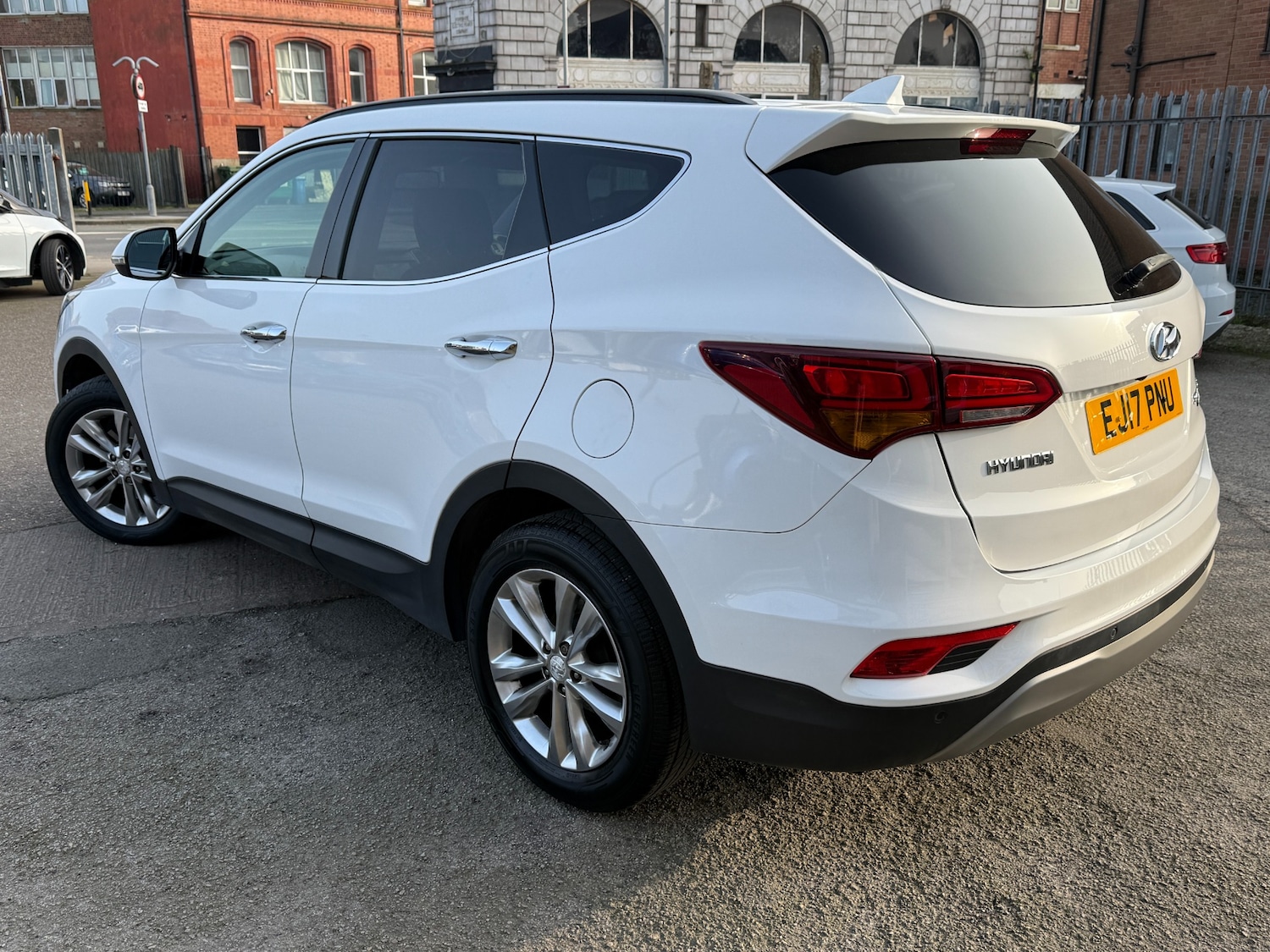 Used Hyundai Santa Fe 2017 for sale - 77776568: Photo 4