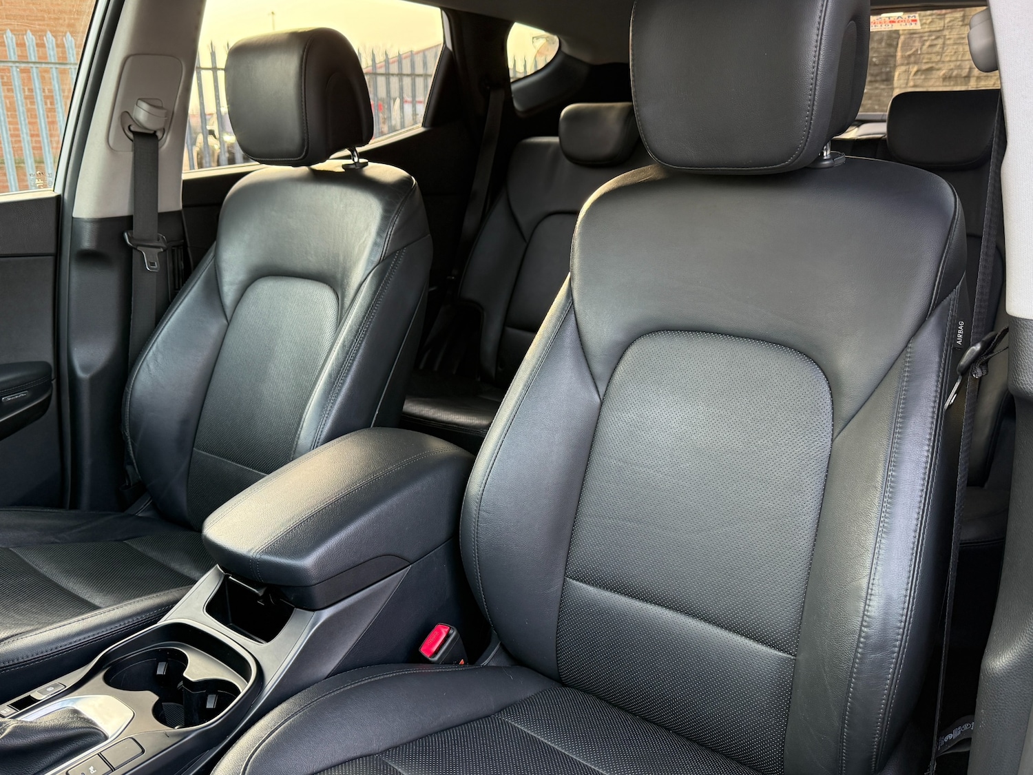 Used Hyundai Santa Fe 2017 for sale - 77776568: Photo 8