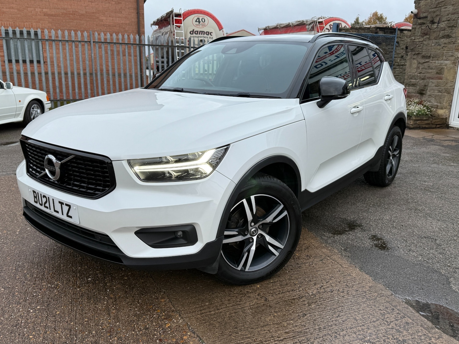 Used Volvo XC40 2021 for sale - 76449337: Photo 2