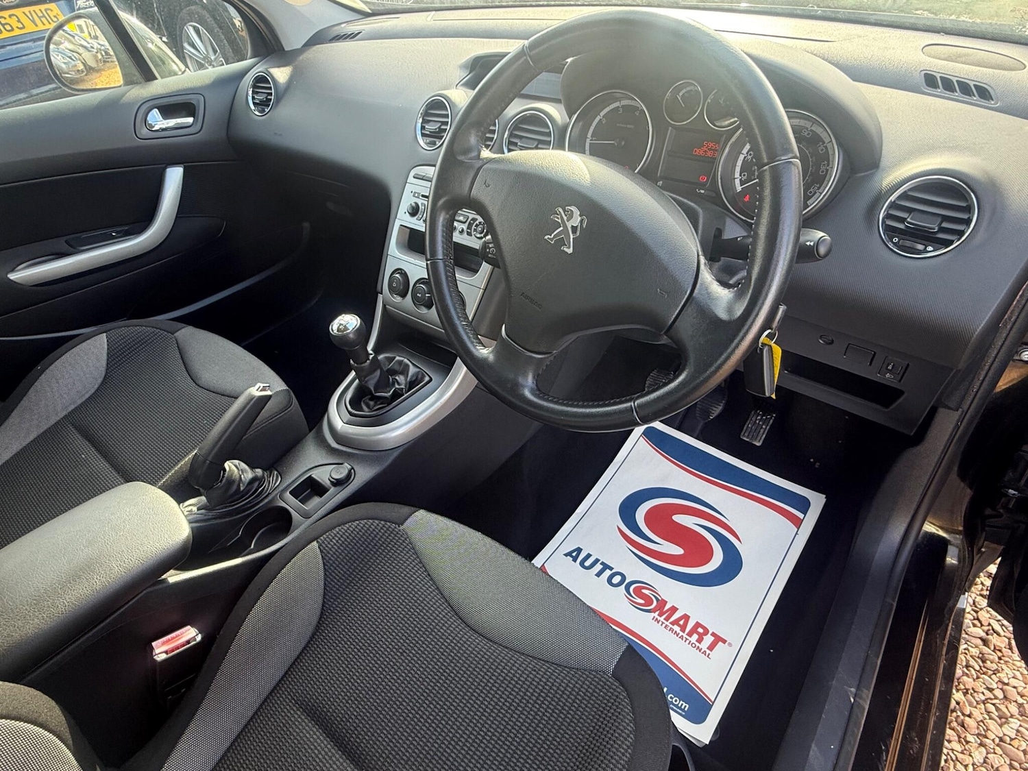 Used Peugeot 308 2012 for sale - 77658004: Photo 8