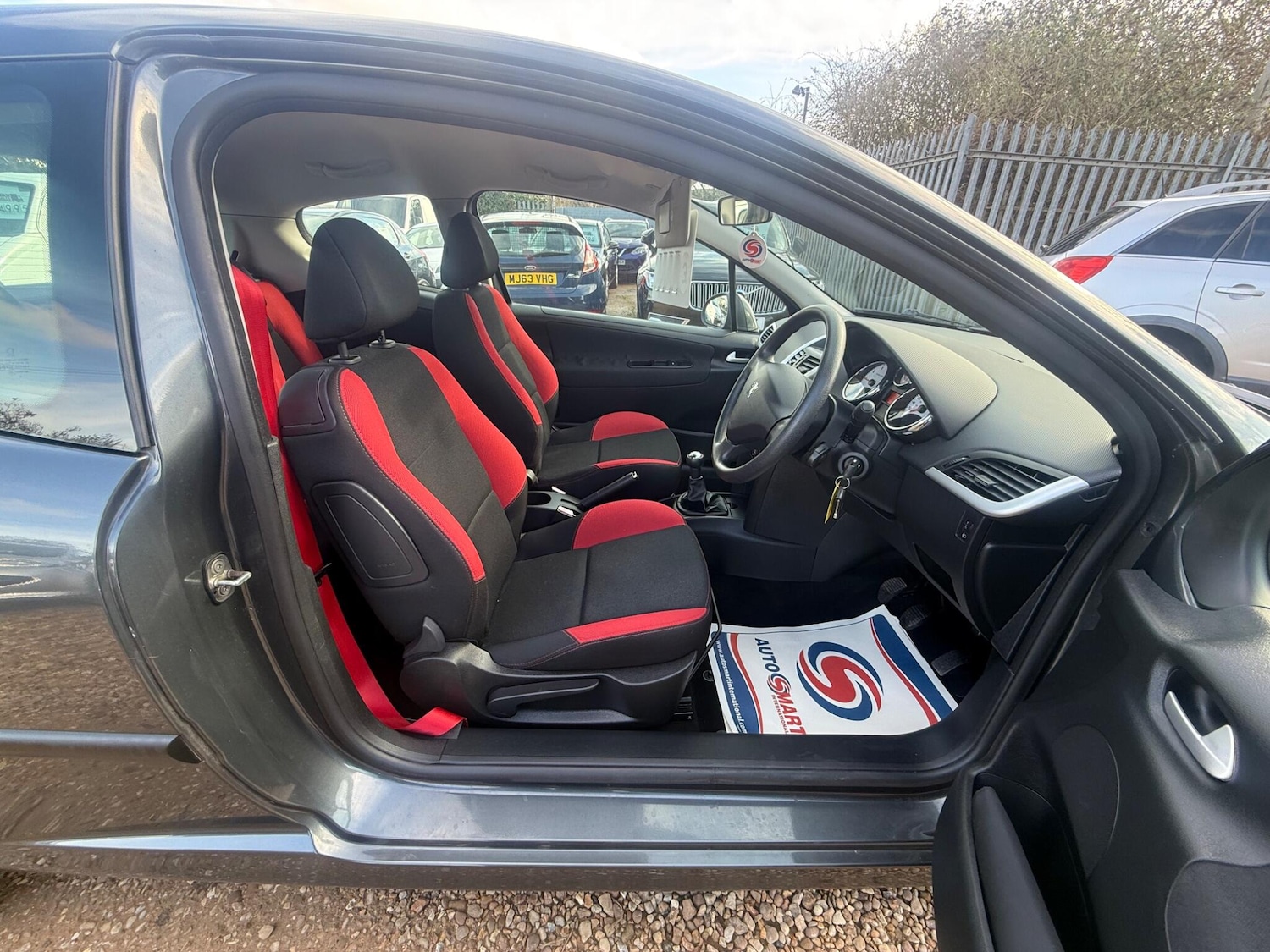 Used Peugeot 207 2010 for sale - 77658329: Photo 9